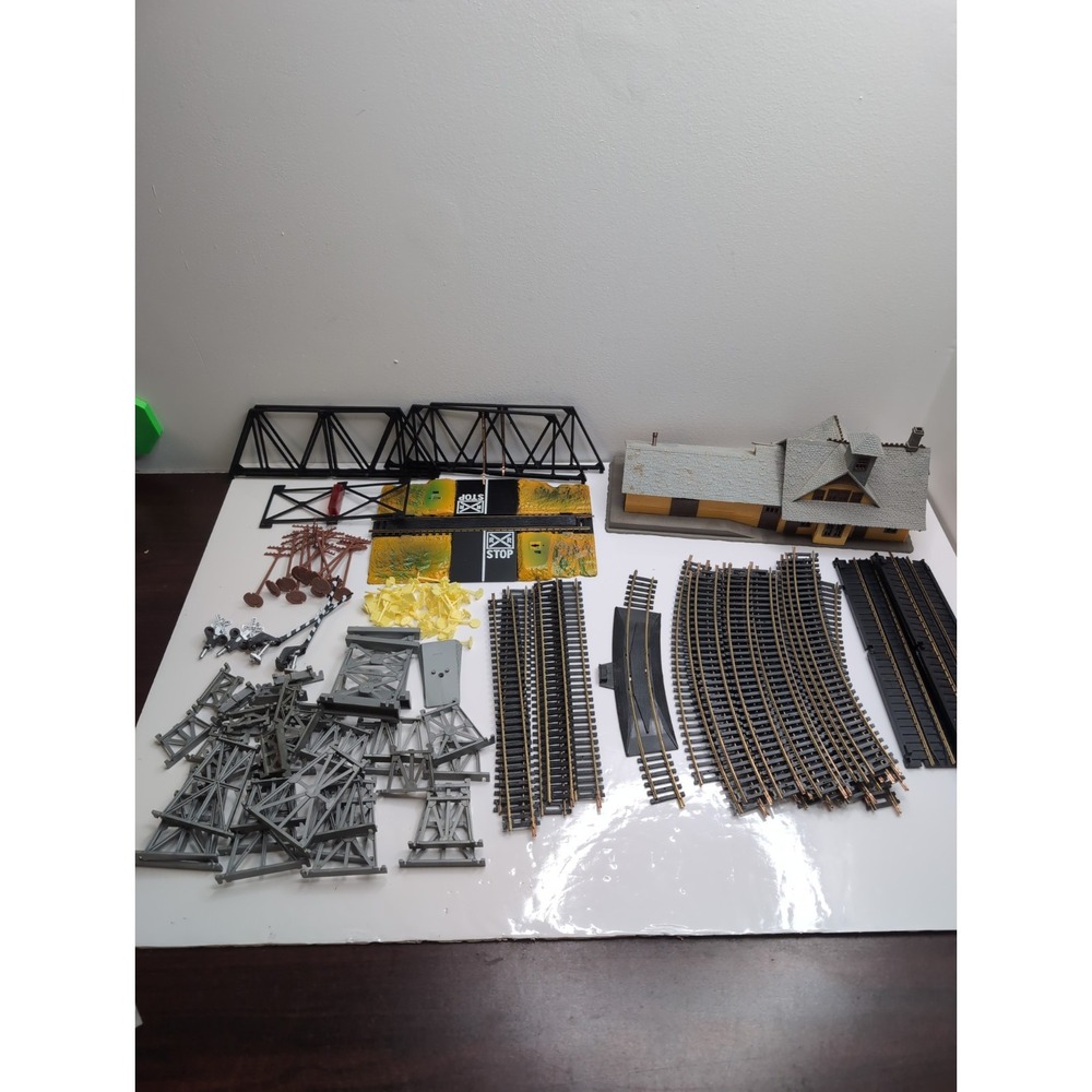HO Scale Train Lot - Track Station Blinking Bridge Scenery Accessories - Used